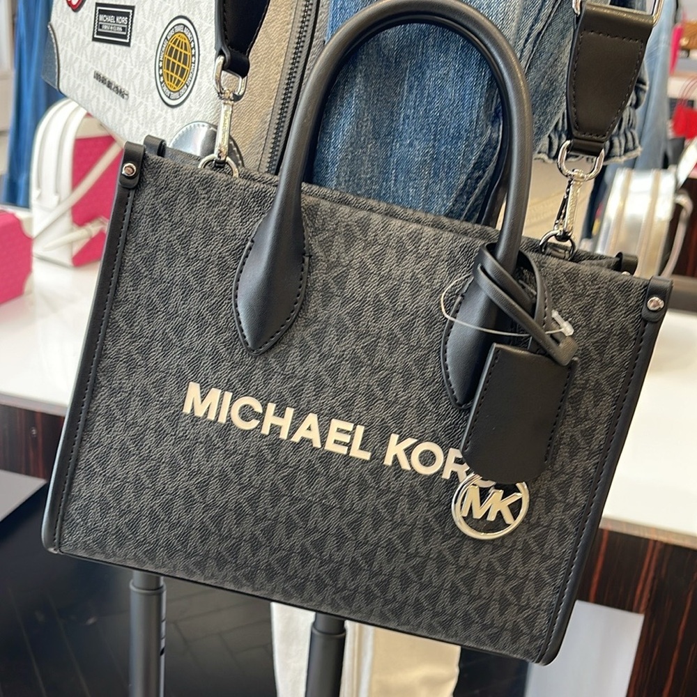 Michael Kors Mirella Small Signature Logo Crossbody Bag
Black
NWT